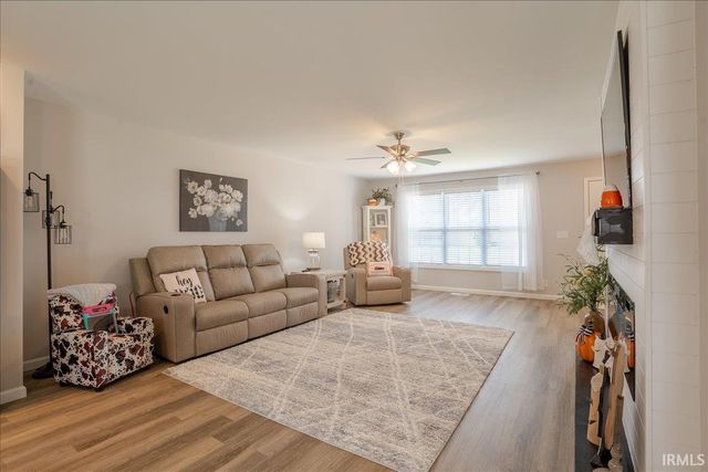 1852 Sandal Way, Newburgh, IN 47630