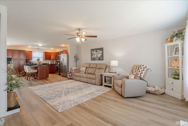 1852 Sandal Way, Newburgh, IN 47630