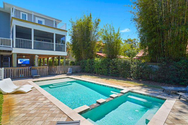 88 Tarpon Street, Destin, FL 32541
