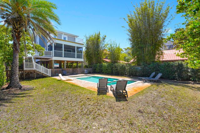 88 Tarpon Street, Destin, FL 32541