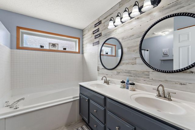 7040 71st Street S, Cottage Grove, MN 55016