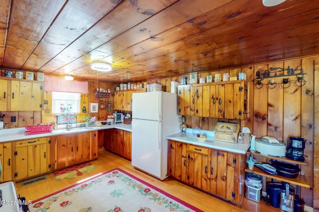 204 Mountain Lake South Shore Road, Gloversville, NY 12078