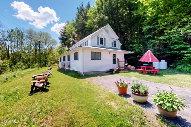 204 Mountain Lake South Shore Road, Gloversville, NY 12078