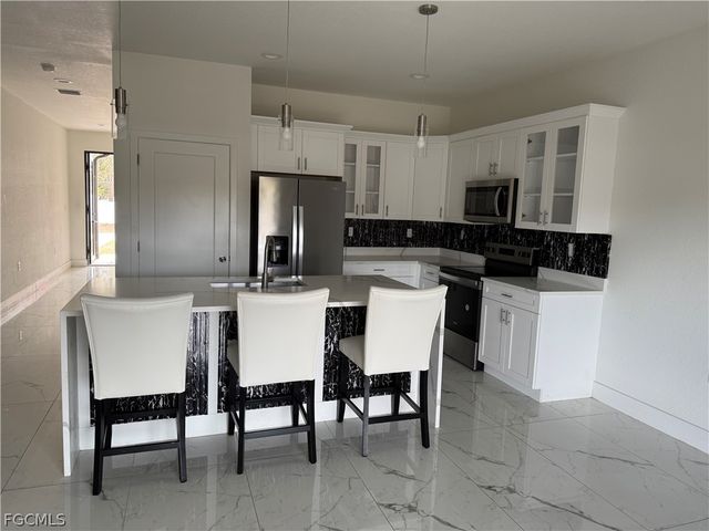 6013 ACORN CIR, Labelle, FL 33935