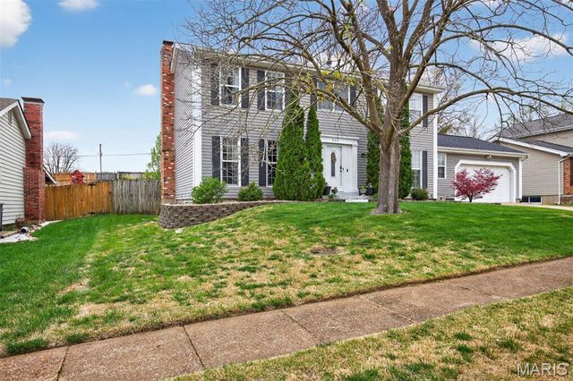 323 Oakleigh Woods Drive, Ballwin, MO 63011