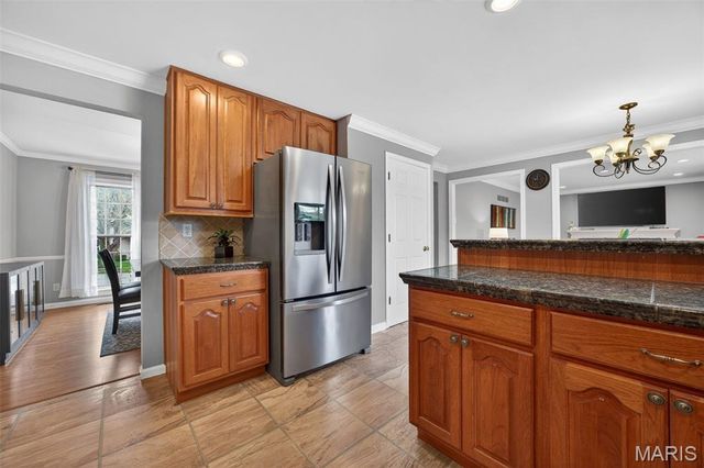 323 Oakleigh Woods Drive, Ballwin, MO 63011