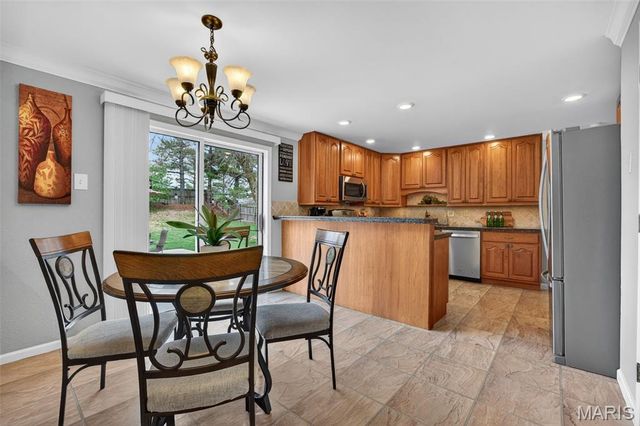 323 Oakleigh Woods Drive, Ballwin, MO 63011