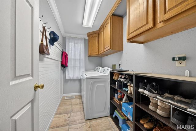 323 Oakleigh Woods Drive, Ballwin, MO 63011