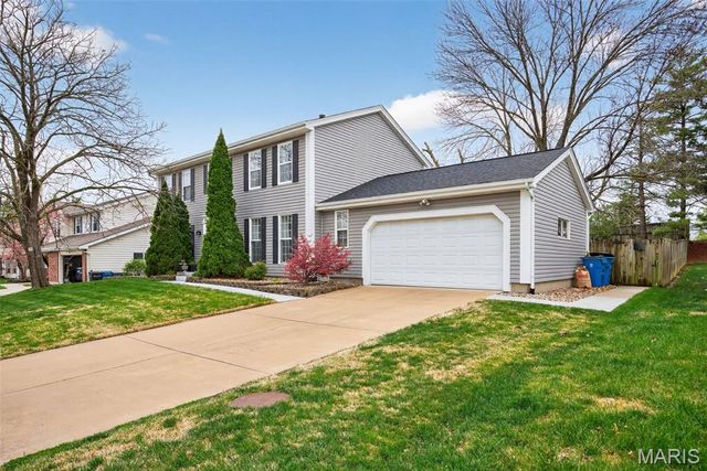 323 Oakleigh Woods Drive, Ballwin, MO 63011