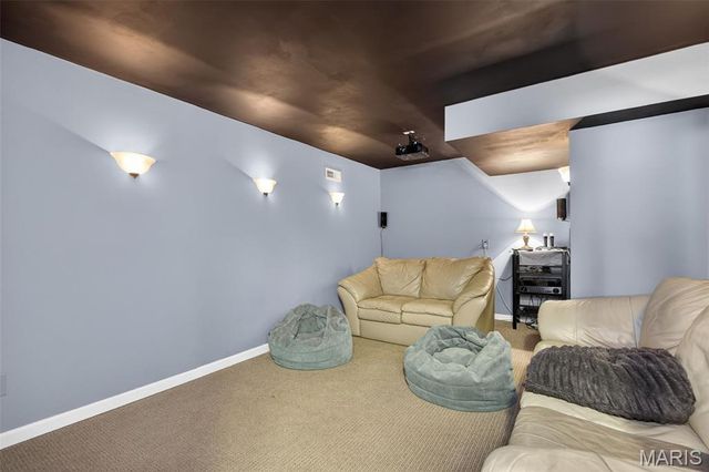 323 Oakleigh Woods Drive, Ballwin, MO 63011