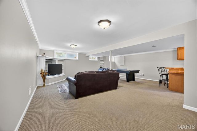 323 Oakleigh Woods Drive, Ballwin, MO 63011