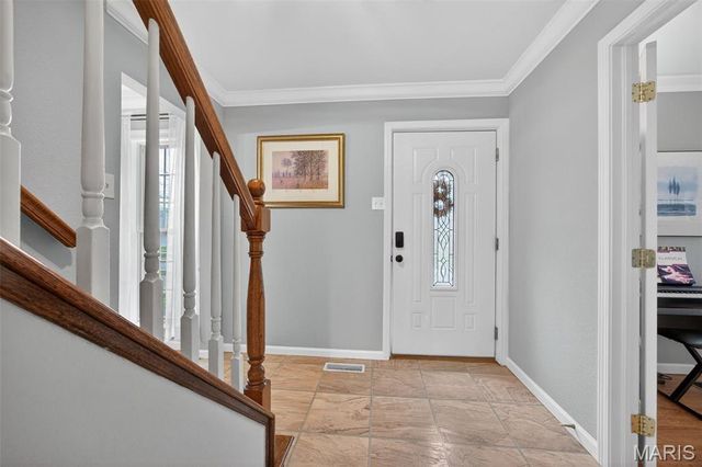 323 Oakleigh Woods Drive, Ballwin, MO 63011