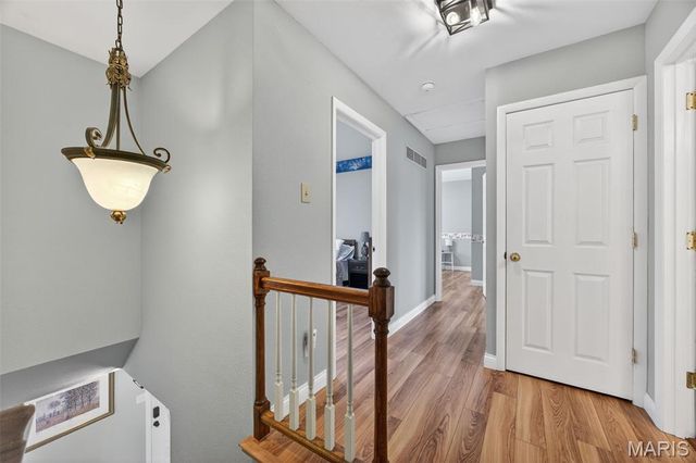 323 Oakleigh Woods Drive, Ballwin, MO 63011