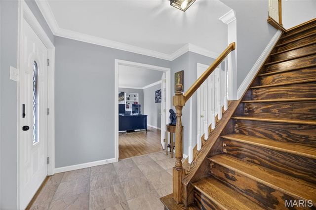 323 Oakleigh Woods Drive, Ballwin, MO 63011