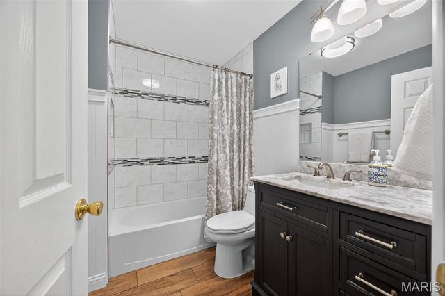 323 Oakleigh Woods Drive, Ballwin, MO 63011