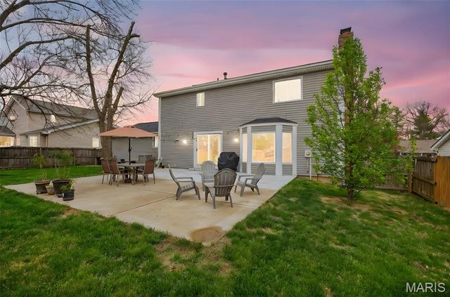 323 Oakleigh Woods Drive, Ballwin, MO 63011