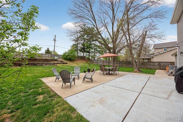 323 Oakleigh Woods Drive, Ballwin, MO 63011