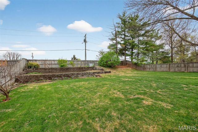 323 Oakleigh Woods Drive, Ballwin, MO 63011