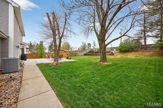 323 Oakleigh Woods Drive, Ballwin, MO 63011