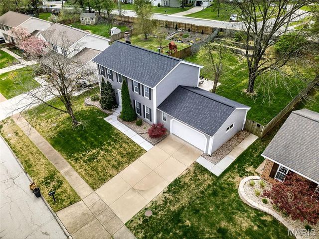 323 Oakleigh Woods Drive, Ballwin, MO 63011