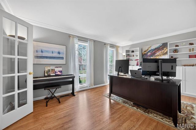 323 Oakleigh Woods Drive, Ballwin, MO 63011