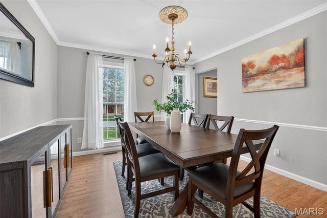 323 Oakleigh Woods Drive, Ballwin, MO 63011