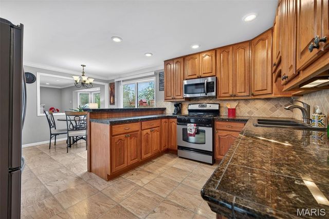 323 Oakleigh Woods Drive, Ballwin, MO 63011