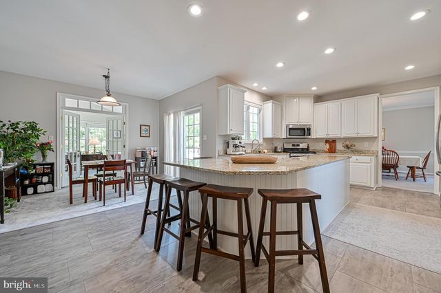 85 MARSHALL DR, Egg Harbor Township, NJ 08234