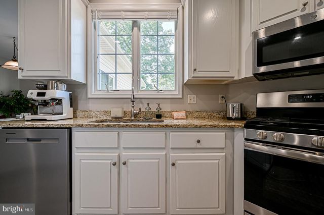 85 MARSHALL DR, Egg Harbor Township, NJ 08234
