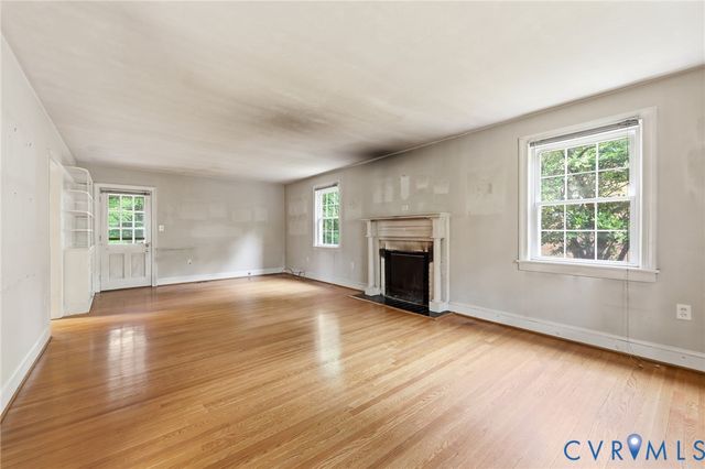 430 Greenwood Dr, Petersburg, VA 23805