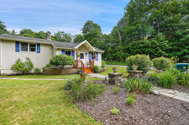9 Starview Avenue, Putnam Valley, NY 10579