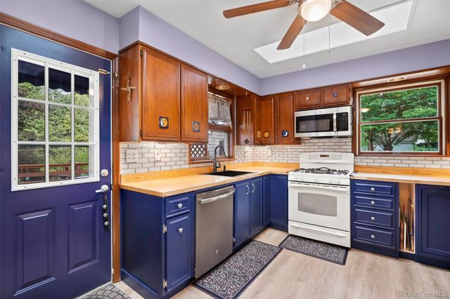 9 Starview Avenue, Putnam Valley, NY 10579