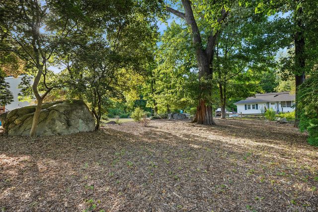 9 Starview Avenue, Putnam Valley, NY 10579