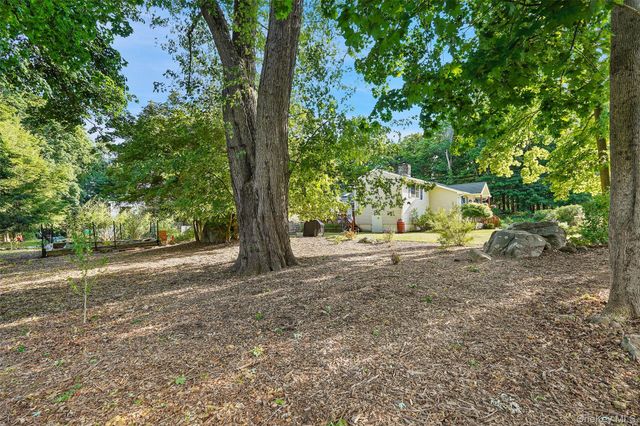 9 Starview Avenue, Putnam Valley, NY 10579