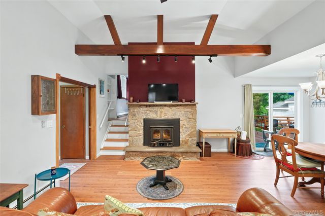 9 Starview Avenue, Putnam Valley, NY 10579