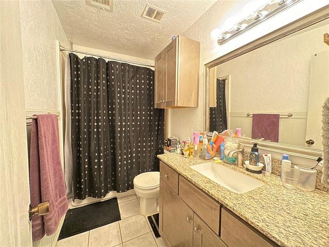 8711 N Roxbury Boulevard, Oklahoma City, OK 73132