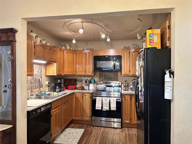 8711 N Roxbury Boulevard, Oklahoma City, OK 73132