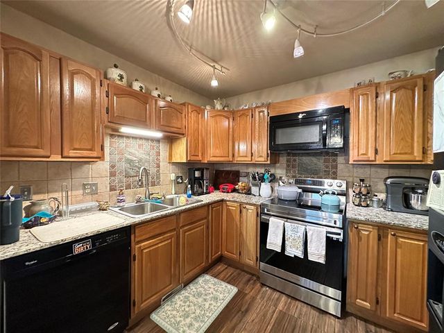 8711 N Roxbury Boulevard, Oklahoma City, OK 73132