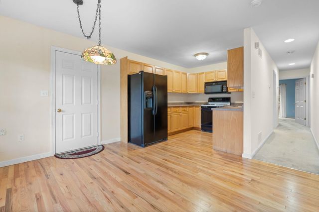 21 Lincoln Drive, Londonderry, NH 03053