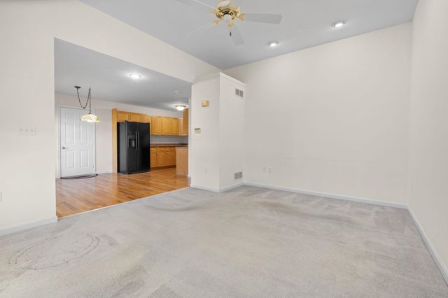 21 Lincoln Drive, Londonderry, NH 03053