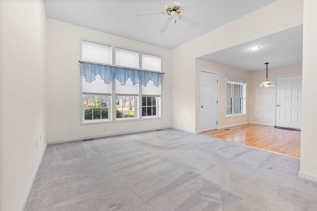 21 Lincoln Drive, Londonderry, NH 03053