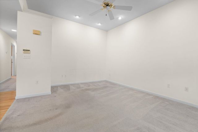 21 Lincoln Drive, Londonderry, NH 03053