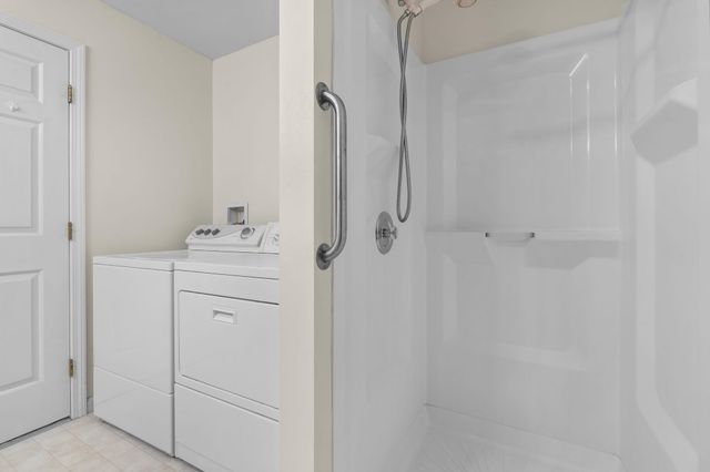 21 Lincoln Drive, Londonderry, NH 03053