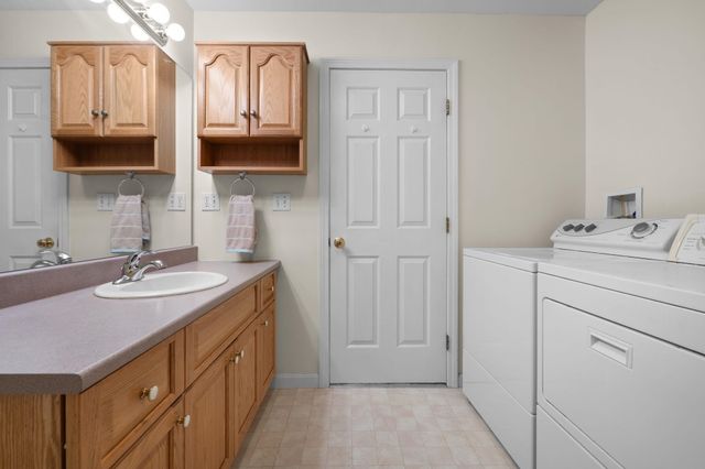 21 Lincoln Drive, Londonderry, NH 03053