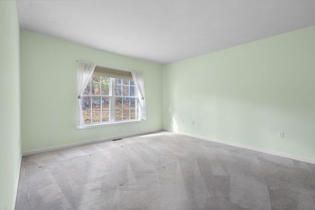 21 Lincoln Drive, Londonderry, NH 03053