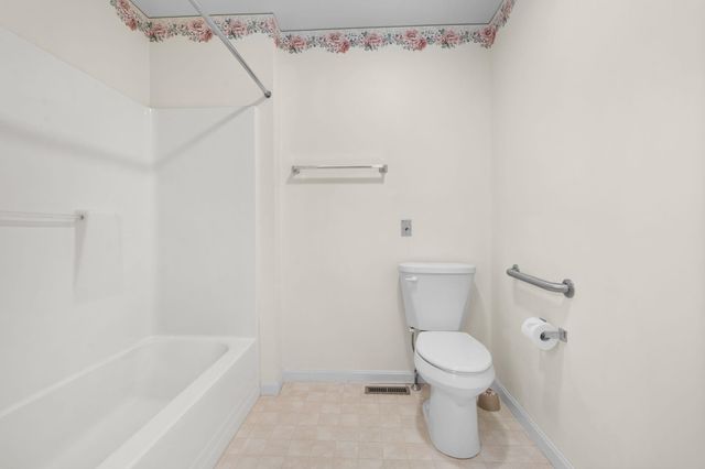 21 Lincoln Drive, Londonderry, NH 03053