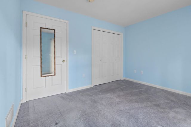 21 Lincoln Drive, Londonderry, NH 03053