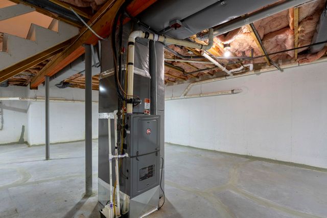 21 Lincoln Drive, Londonderry, NH 03053