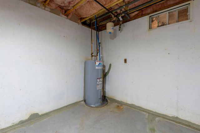 21 Lincoln Drive, Londonderry, NH 03053