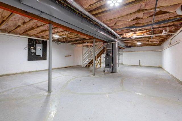 21 Lincoln Drive, Londonderry, NH 03053